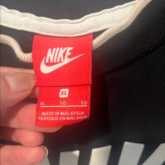 Nike Black Cropped Crewneck women’s XL - Picture 2 of 7